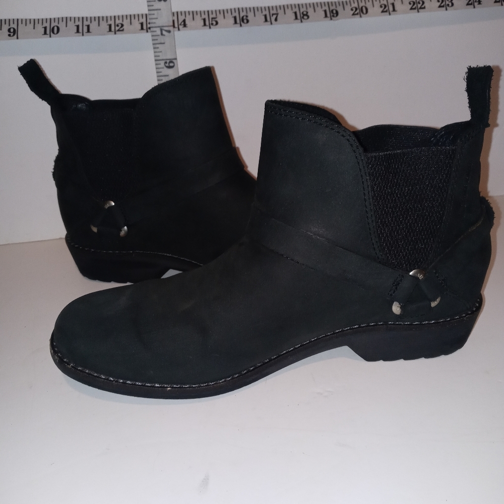 Teva waterproof leather ankle boots.